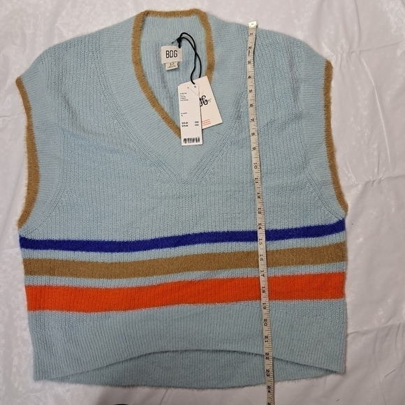 𝅺URBAN Outfitters  BDG Aden Sweater Vest - Picture 7 of 7